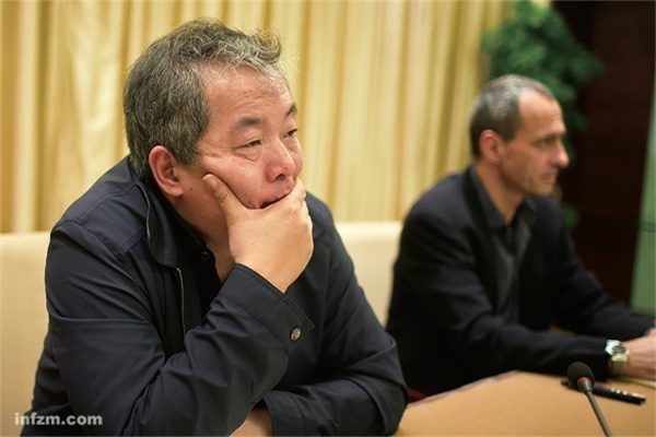 巴菲特对美元罕见“警告”后金价重拾升势!投资黄金股暗藏五大真相!